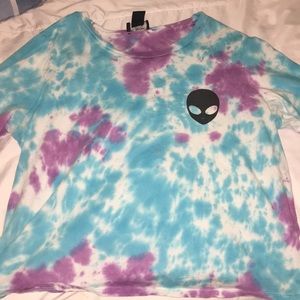 Alien tie dye tee